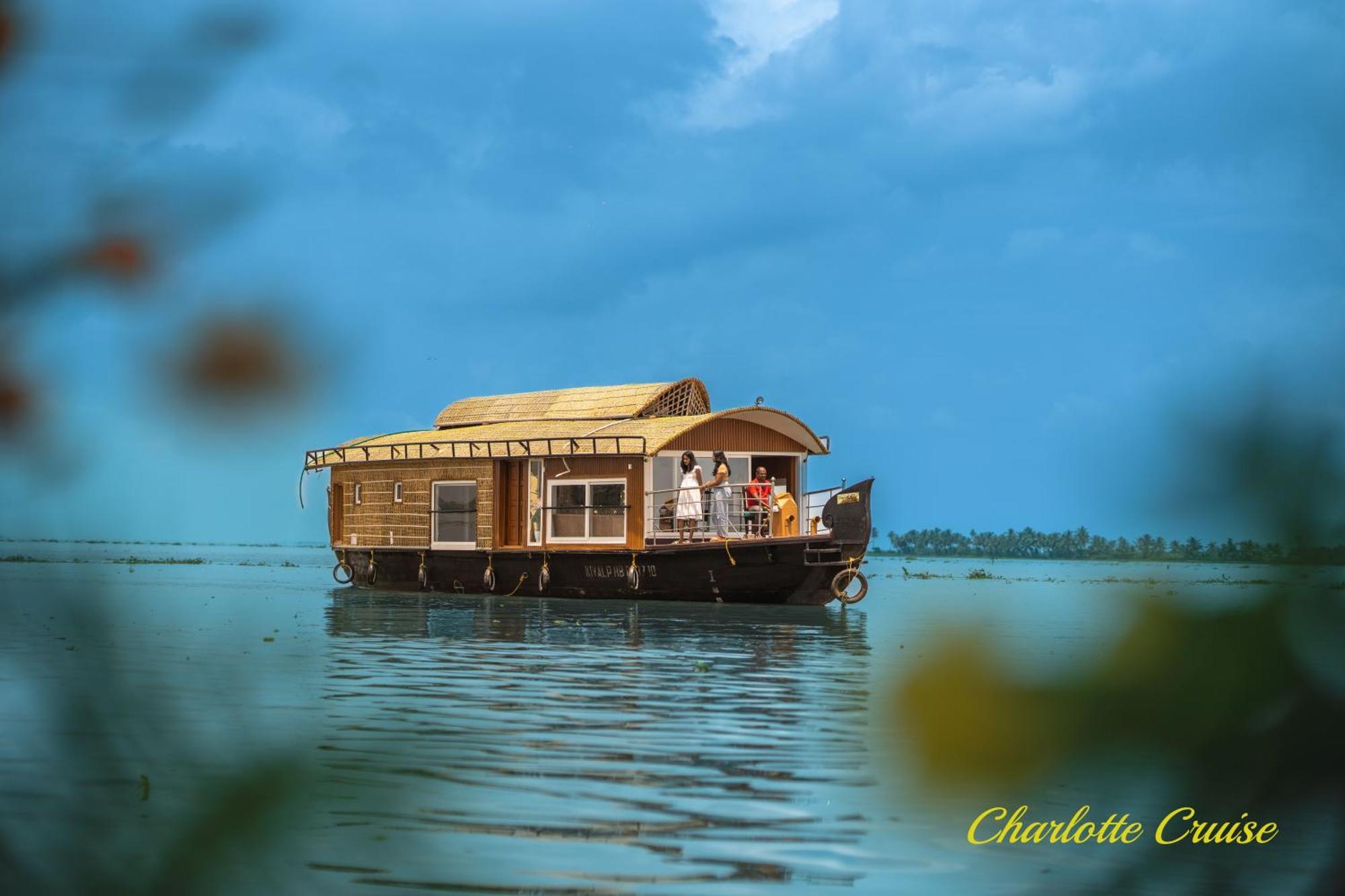 Charlotte Cruise House Boat Hotel Alappuzha Eksteriør billede