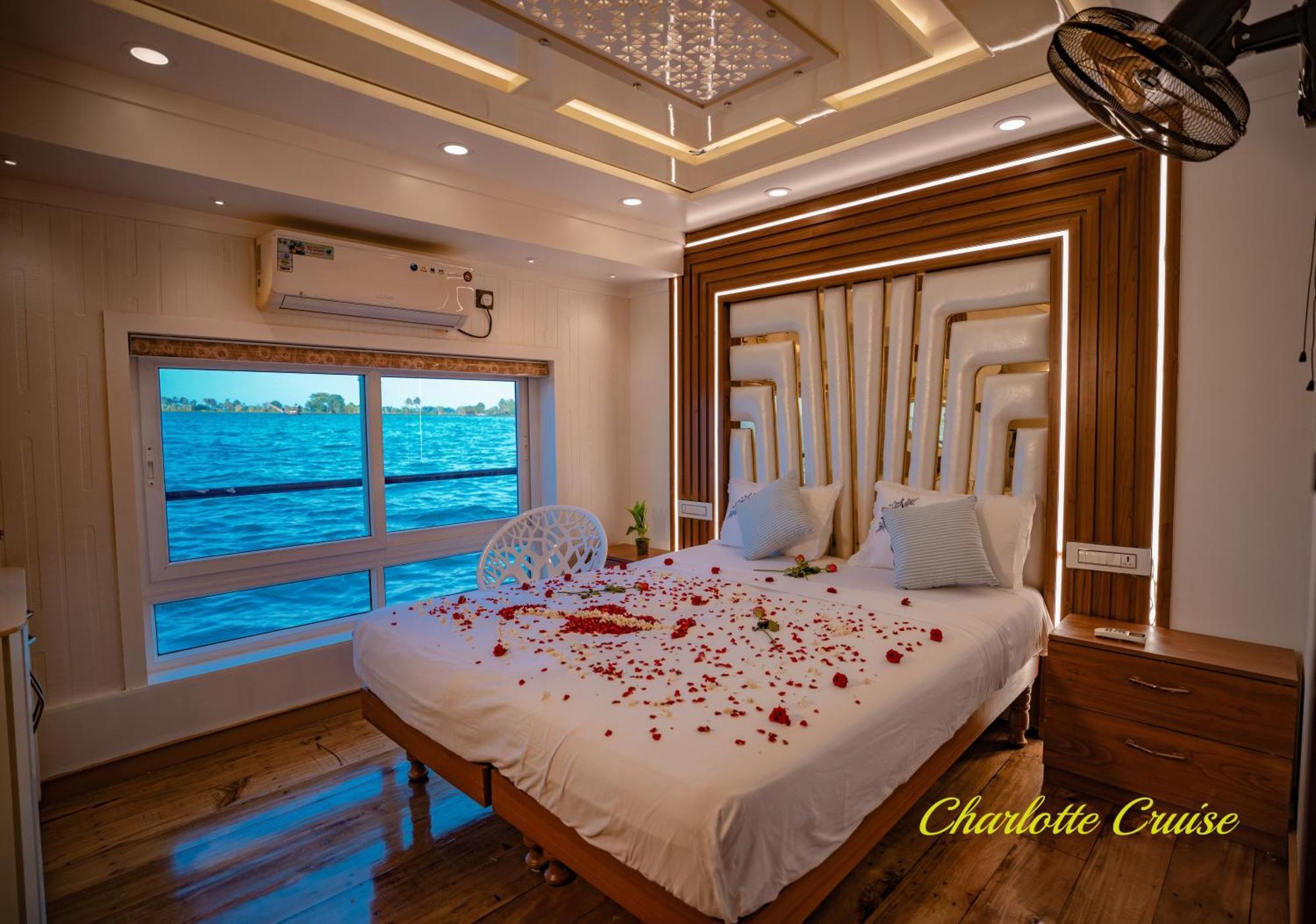 Charlotte Cruise House Boat Hotel Alappuzha Eksteriør billede